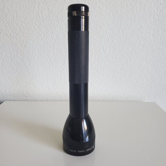 Maglite Mag Instrument Flashlight - Picture 8 of 8